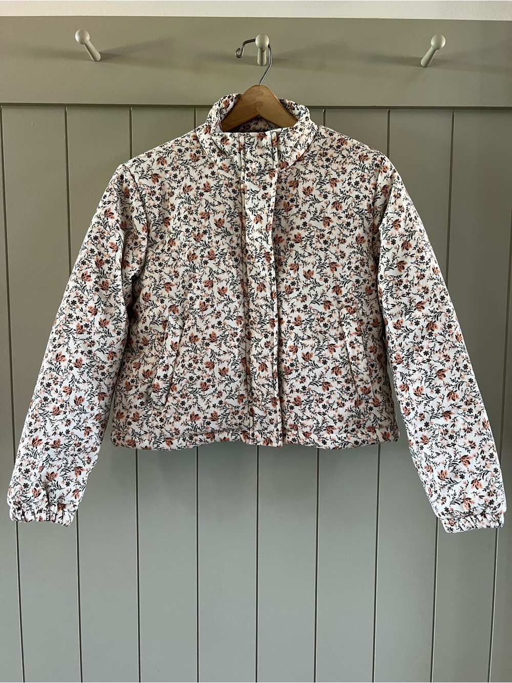 Sadie & Sage White Quilted Floral Puffer Jacket with Rust Detail